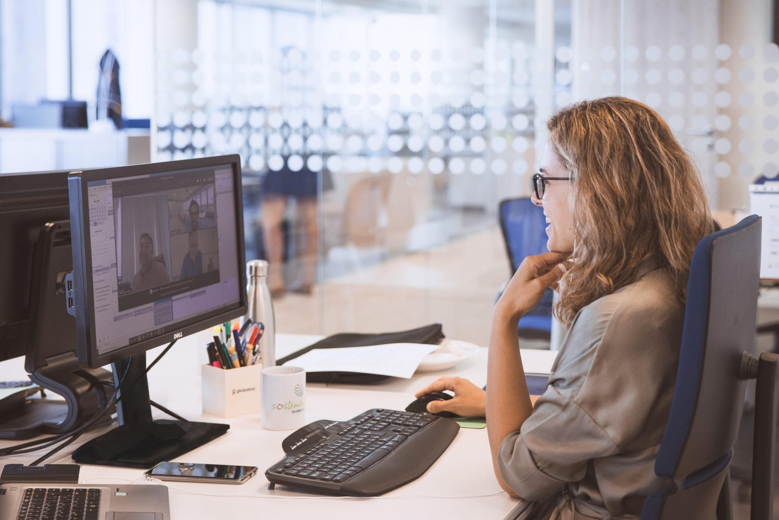 Efficient, Space-Saving Desktop Replacements